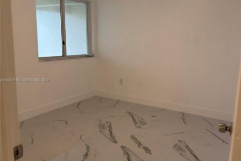 Снять в аренду таунхаус в Флорида-Сити, Флорида 4 спальни, 155.98м2, № 2080196 - фото 7
