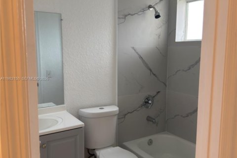 Снять в аренду таунхаус в Флорида-Сити, Флорида 4 спальни, 155.98м2, № 2080196 - фото 9