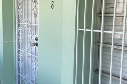 Condominio en alquiler en Miami Springs, Florida, 1 dormitorio, 57.04 m2 № 2063816 - foto 2