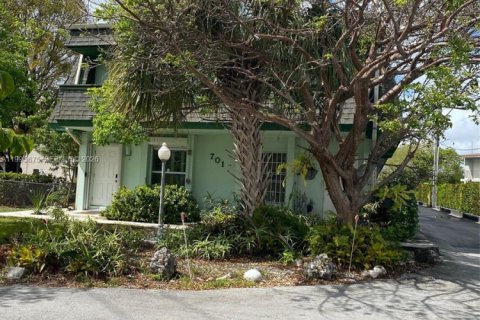 Кондоминиум с 1 спальней в Майами-Спрингс, Флорида № 2063816