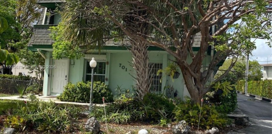 Condominio en Miami Springs, Florida, 1 dormitorio  № 2063816