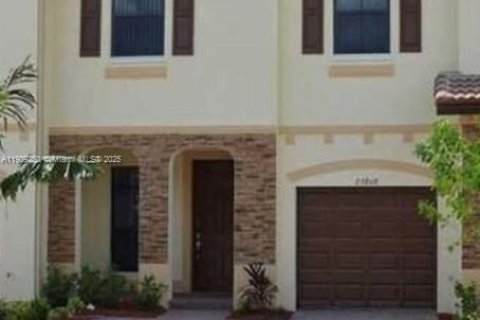 Touwnhouse à louer à Homestead, Floride: 3 chambres, 147.44 m2 № 1965531 - photo 1