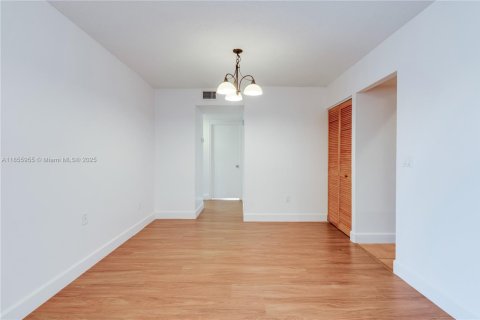 Condo in Miami, Florida, 3 bedrooms  № 1878833 - photo 3