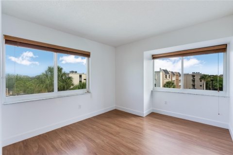 Condo in Miami, Florida, 3 bedrooms  № 1878833 - photo 7