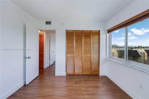 Condo in Miami, Florida, 3 bedrooms  № 1878833 - photo 8