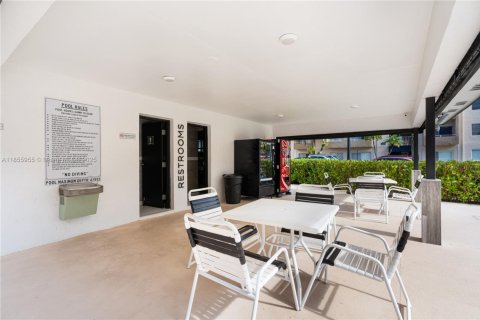 Condo in Miami, Florida, 3 bedrooms  № 1878833 - photo 20
