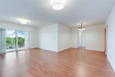 Condo in Miami, Florida, 3 bedrooms  № 1878833 - photo 1