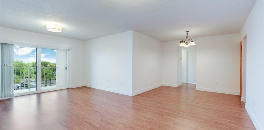Condo in Miami, Florida, 3 bedrooms  № 1878833