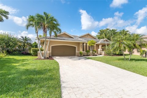 House in Weston, Florida 4 bedrooms, 273.88 sq.m. № 1997743