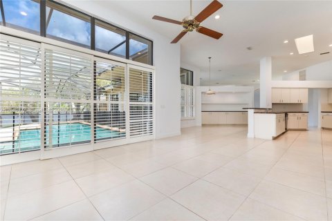 House in Weston, Florida 4 bedrooms, 273.88 sq.m. № 1997743 - photo 9
