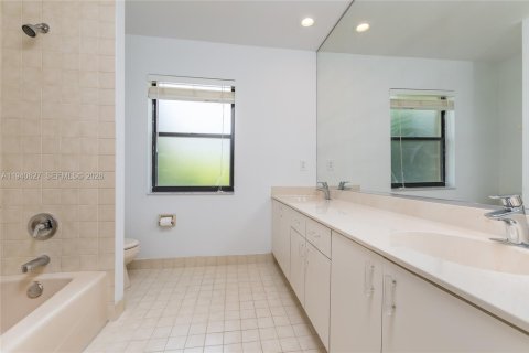 House in Weston, Florida 4 bedrooms, 273.88 sq.m. № 1997743 - photo 29