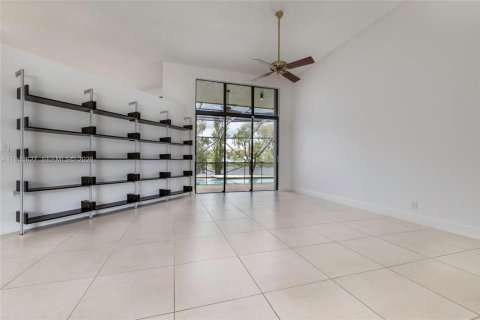 House in Weston, Florida 4 bedrooms, 273.88 sq.m. № 1997743 - photo 19