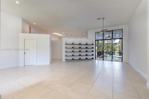 House in Weston, Florida 4 bedrooms, 273.88 sq.m. № 1997743 - photo 18