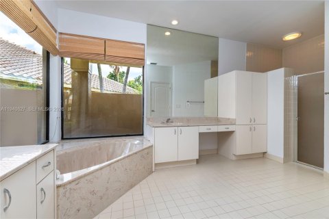 House in Weston, Florida 4 bedrooms, 273.88 sq.m. № 1997743 - photo 25