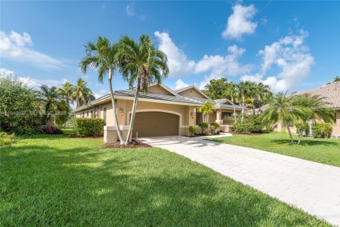 House in Weston, Florida 4 bedrooms, 273.88 sq.m. № 1997743 - photo 2