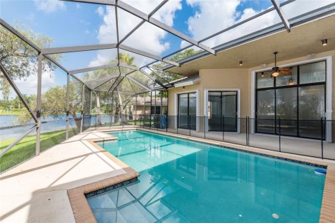 House in Weston, Florida 4 bedrooms, 273.88 sq.m. № 1997743 - photo 8