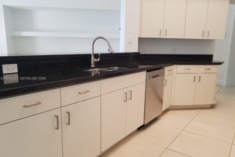 House in Weston, Florida 4 bedrooms, 273.88 sq.m. № 1997743 - photo 14