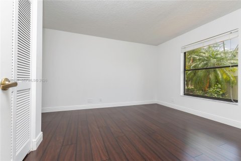 House in Weston, Florida 4 bedrooms, 273.88 sq.m. № 1997743 - photo 28