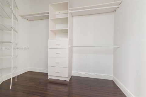 House in Weston, Florida 4 bedrooms, 273.88 sq.m. № 1997743 - photo 24