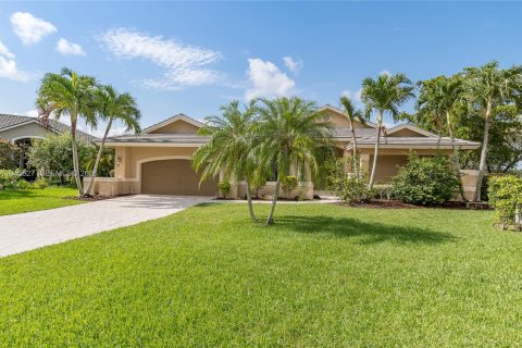 House in Weston, Florida 4 bedrooms, 273.88 sq.m. № 1997743 - photo 4