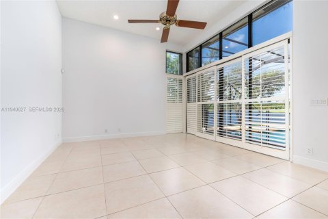 House in Weston, Florida 4 bedrooms, 273.88 sq.m. № 1997743 - photo 11