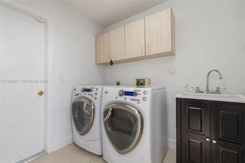 House in Weston, Florida 4 bedrooms, 273.88 sq.m. № 1997743 - photo 27