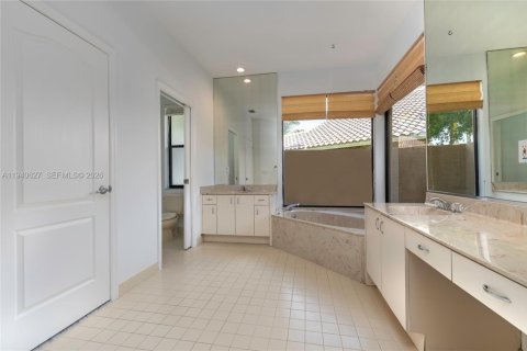 House in Weston, Florida 4 bedrooms, 273.88 sq.m. № 1997743 - photo 26