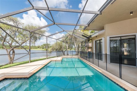 House in Weston, Florida 4 bedrooms, 273.88 sq.m. № 1997743 - photo 7