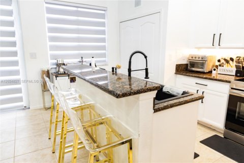 Touwnhouse à vendre à Miami Gardens, Floride: 4 chambres, 159.42 m2 № 2085395 - photo 5