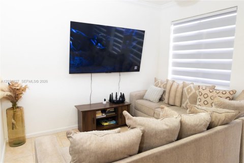 Touwnhouse à vendre à Miami Gardens, Floride: 4 chambres, 159.42 m2 № 2085395 - photo 21