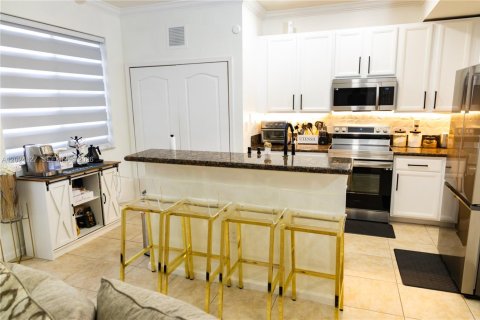 Touwnhouse à vendre à Miami Gardens, Floride: 4 chambres, 159.42 m2 № 2085395 - photo 4