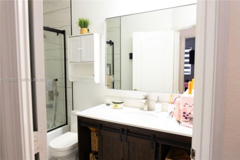 Touwnhouse à vendre à Miami Gardens, Floride: 4 chambres, 159.42 m2 № 2085395 - photo 2