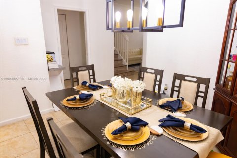 Touwnhouse à vendre à Miami Gardens, Floride: 4 chambres, 159.42 m2 № 2085395 - photo 14