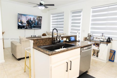 Touwnhouse à Miami Gardens, Floride 4 chambres, 159.42 m2 № 2085395