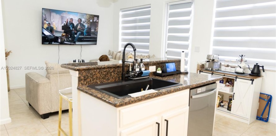 Touwnhouse à Miami Gardens, Floride 4 chambres, 159.42 m2 № 2085395