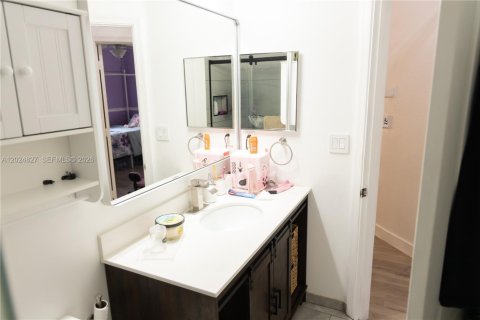 Touwnhouse à vendre à Miami Gardens, Floride: 4 chambres, 159.42 m2 № 2085395 - photo 9