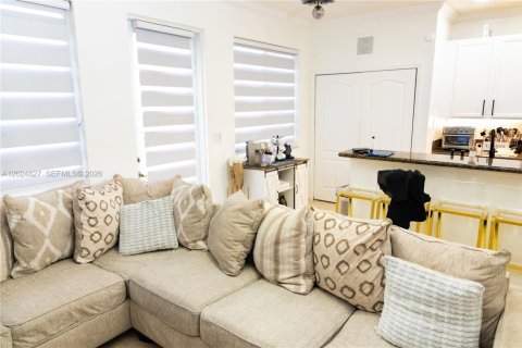 Touwnhouse à vendre à Miami Gardens, Floride: 4 chambres, 159.42 m2 № 2085395 - photo 11