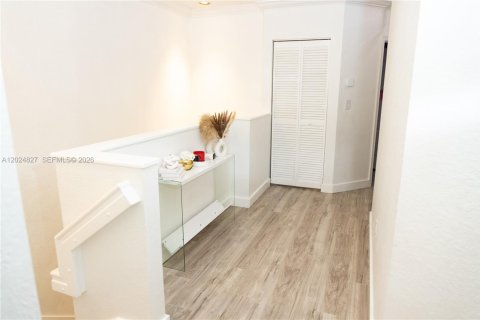 Touwnhouse à vendre à Miami Gardens, Floride: 4 chambres, 159.42 m2 № 2085395 - photo 19
