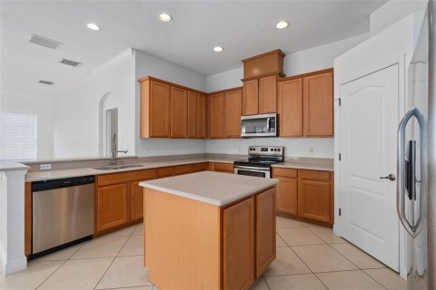 House in Winter Garden, Florida 5 bedrooms, 271.09 sq.m. № 2157989 - photo 17