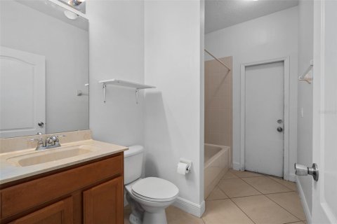 House in Winter Garden, Florida 5 bedrooms, 271.09 sq.m. № 2157989 - photo 12