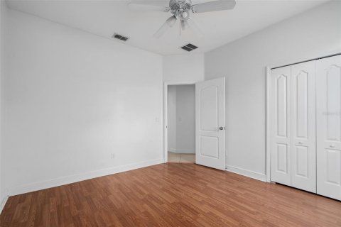 House in Winter Garden, Florida 5 bedrooms, 271.09 sq.m. № 2157989 - photo 8