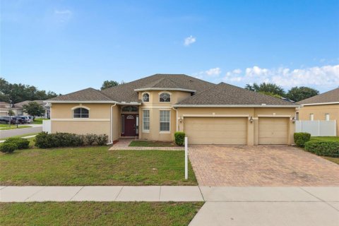 House in Winter Garden, Florida 5 bedrooms, 271.09 sq.m. № 2157989 - photo 2