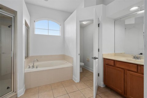 House in Winter Garden, Florida 5 bedrooms, 271.09 sq.m. № 2157989 - photo 25