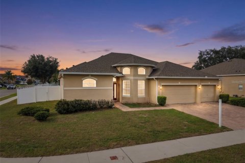 House in Winter Garden, Florida 5 bedrooms, 271.09 sq.m. № 2157989