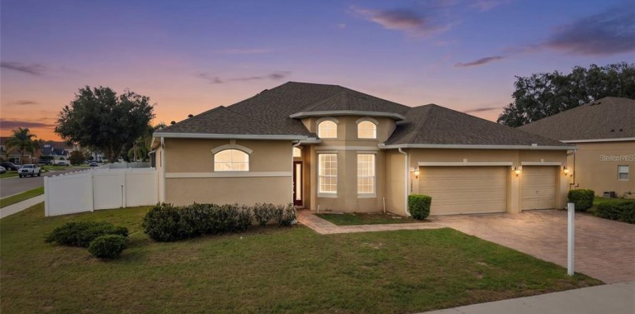 House in Winter Garden, Florida 5 bedrooms, 271.09 sq.m. № 2157989