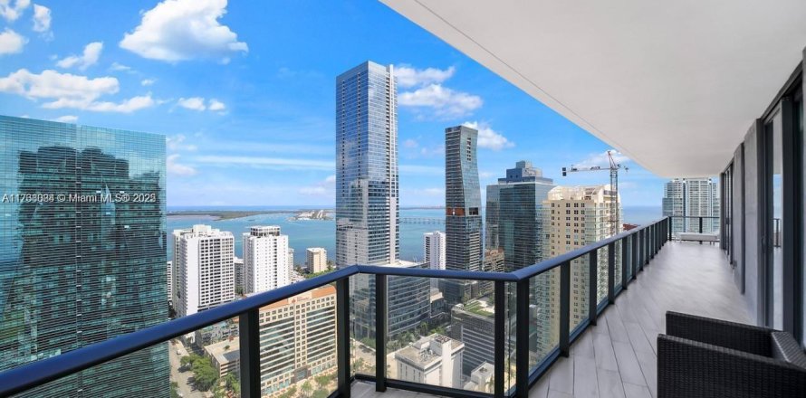 Condominio en Miami, Florida, 3 dormitorios № 1763823