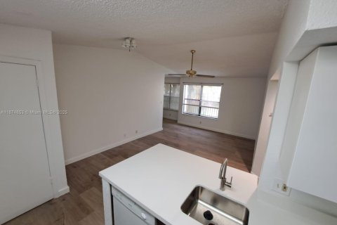 Condo in Davie, Florida, 1 bedroom  № 1925948 - photo 12