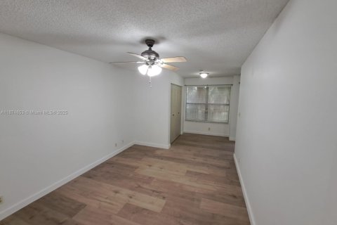 Condo in Davie, Florida, 1 bedroom  № 1925948 - photo 14