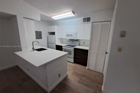 Condo in Davie, Florida, 1 bedroom  № 1925948 - photo 2