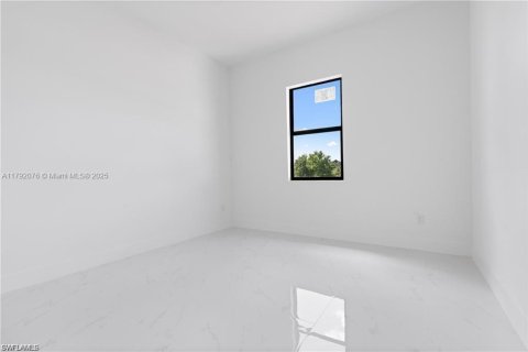 House in Lehigh Acres, Florida 3 bedrooms № 1700425 - photo 7